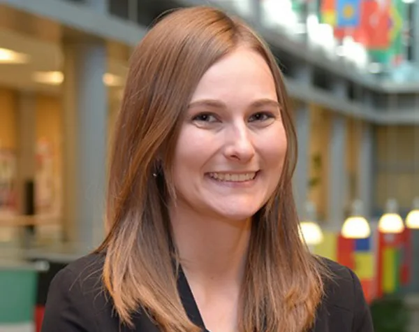 Jennifer Phillips Headshot 2023